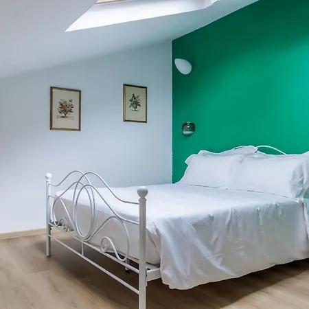 Apartment Casa Dei Bertoldi - 2 Bedrooms In Historic Center Modena