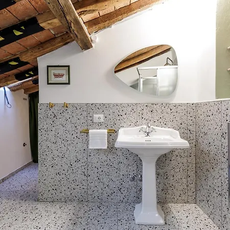 Apartment Casa Dei Bertoldi - 2 Bedrooms In Historic Center